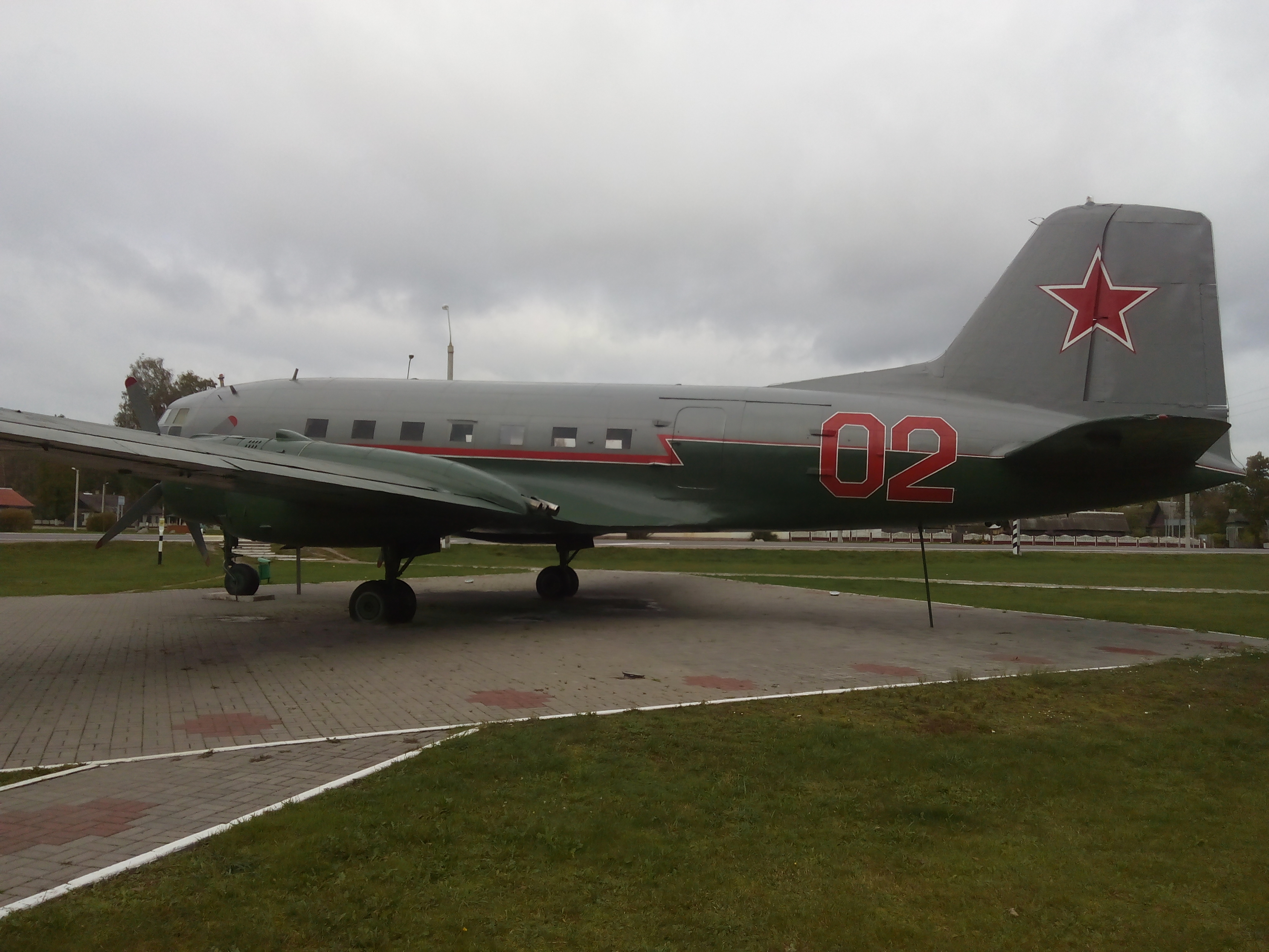Pesawat turboprop Il-18, yang menjadi andalan penerbangan sipil Soviet pasca-Perang Dunia II.
