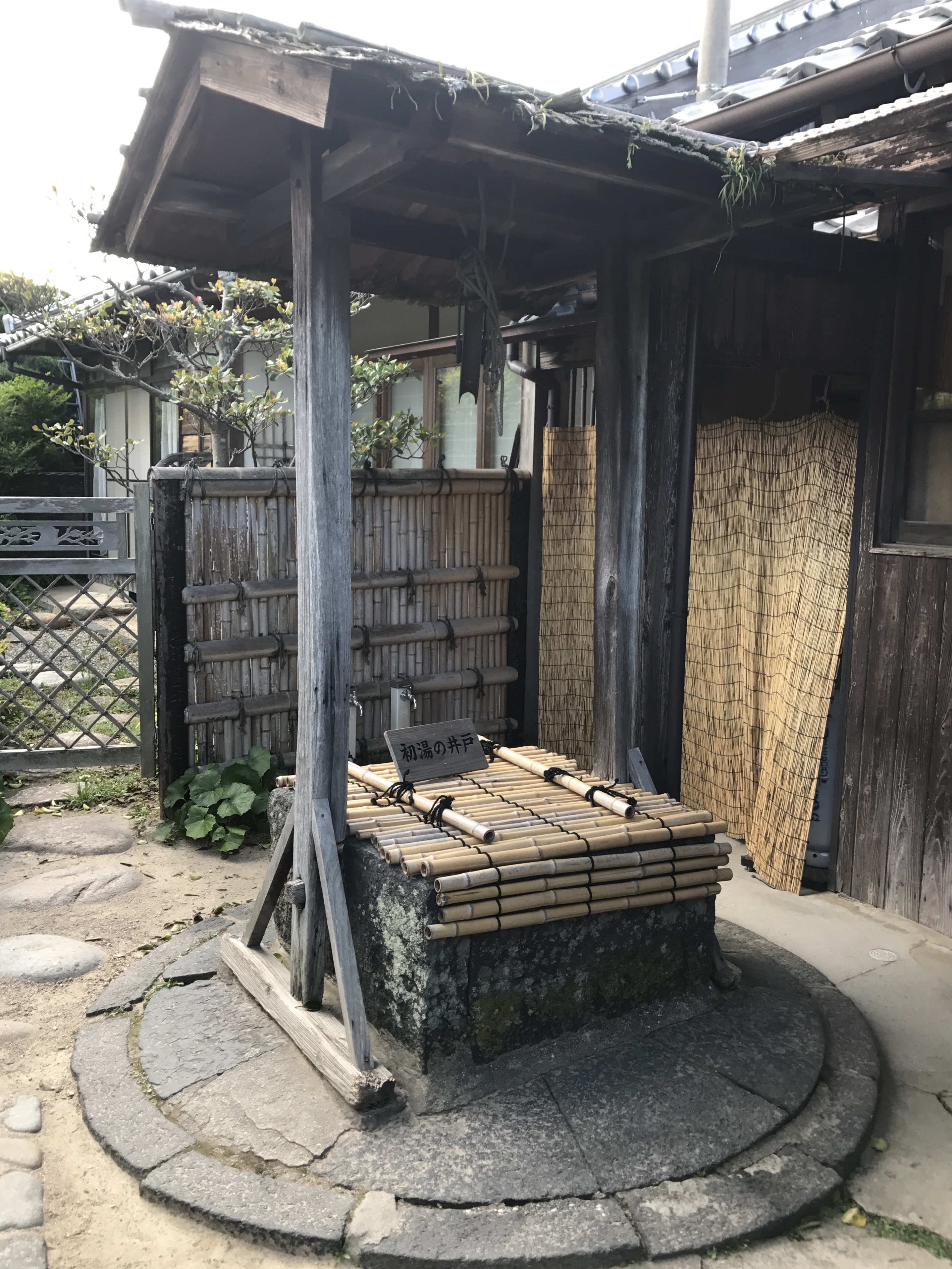 高杉晋作生誕地の庭園にある井戸