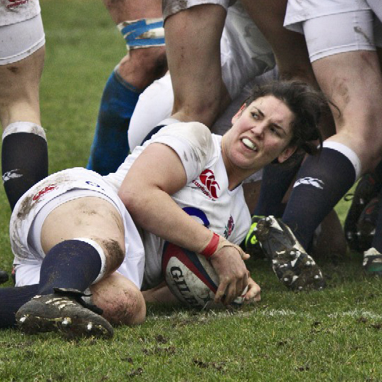 Hunter scoring a try for England against Italy in 2013