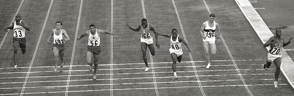 1964년 도쿄 올림픽 남자 100미터 결승에서 피게롤라(오른쪽에서 세 번째)