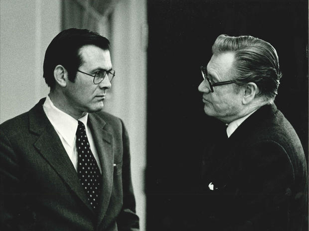 Setiausaha Pertahanan Donald Rumsfeld bersama Naib Presiden Nelson Rockefeller pada tahun 1976.