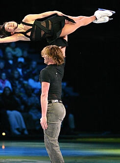 Ina and Zimmerman performing a 