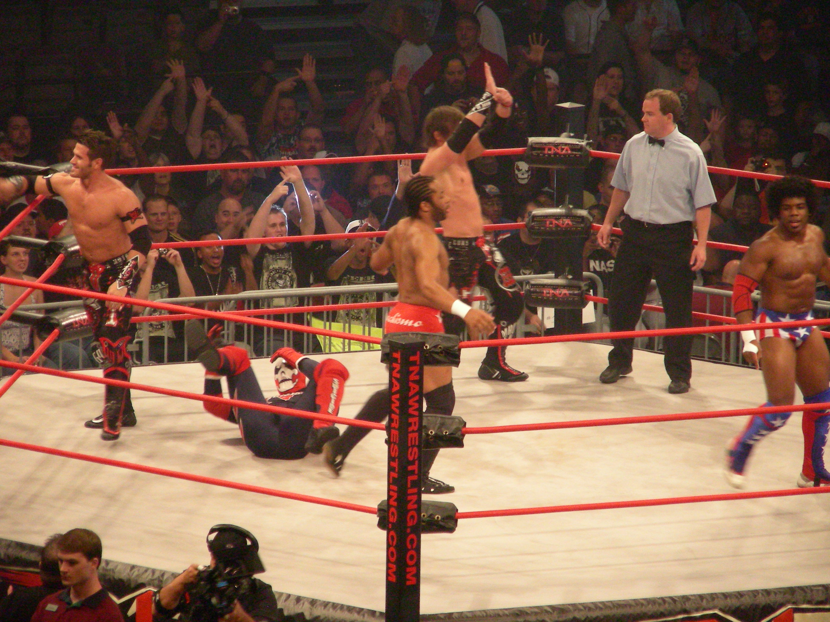 Jay Lethal di ring bersama pasangan tag timnya Consequences Creed (The Lethal Consequences) melakukan double team terhadap Suicide.