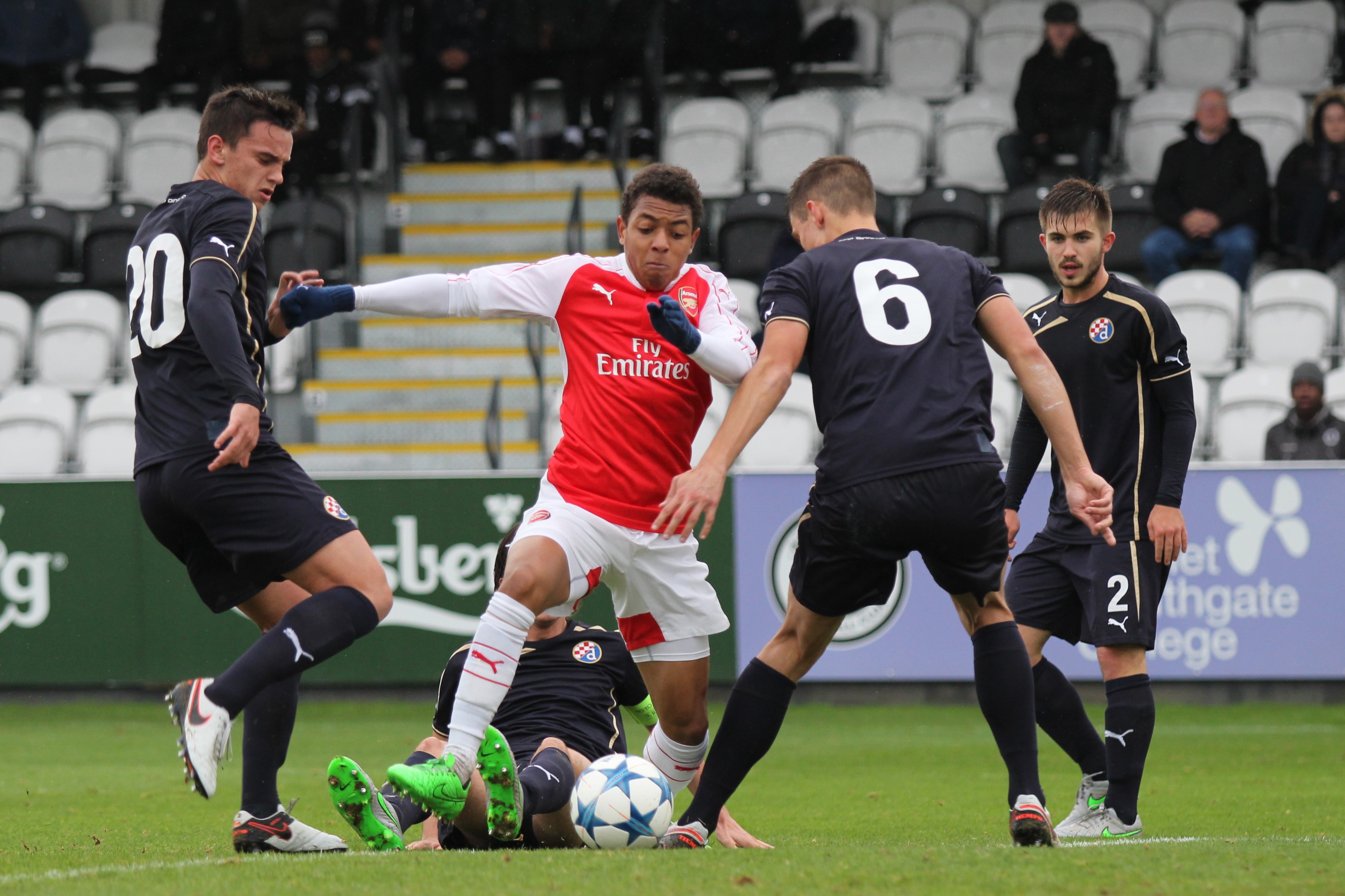 Donyell Malen playing for Arsenal