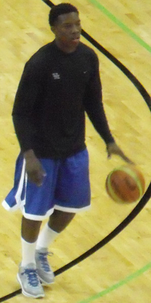 Bledsoe saat melakukan pemanasan sebelum pertandingan di Kentucky pada tahun 2010.