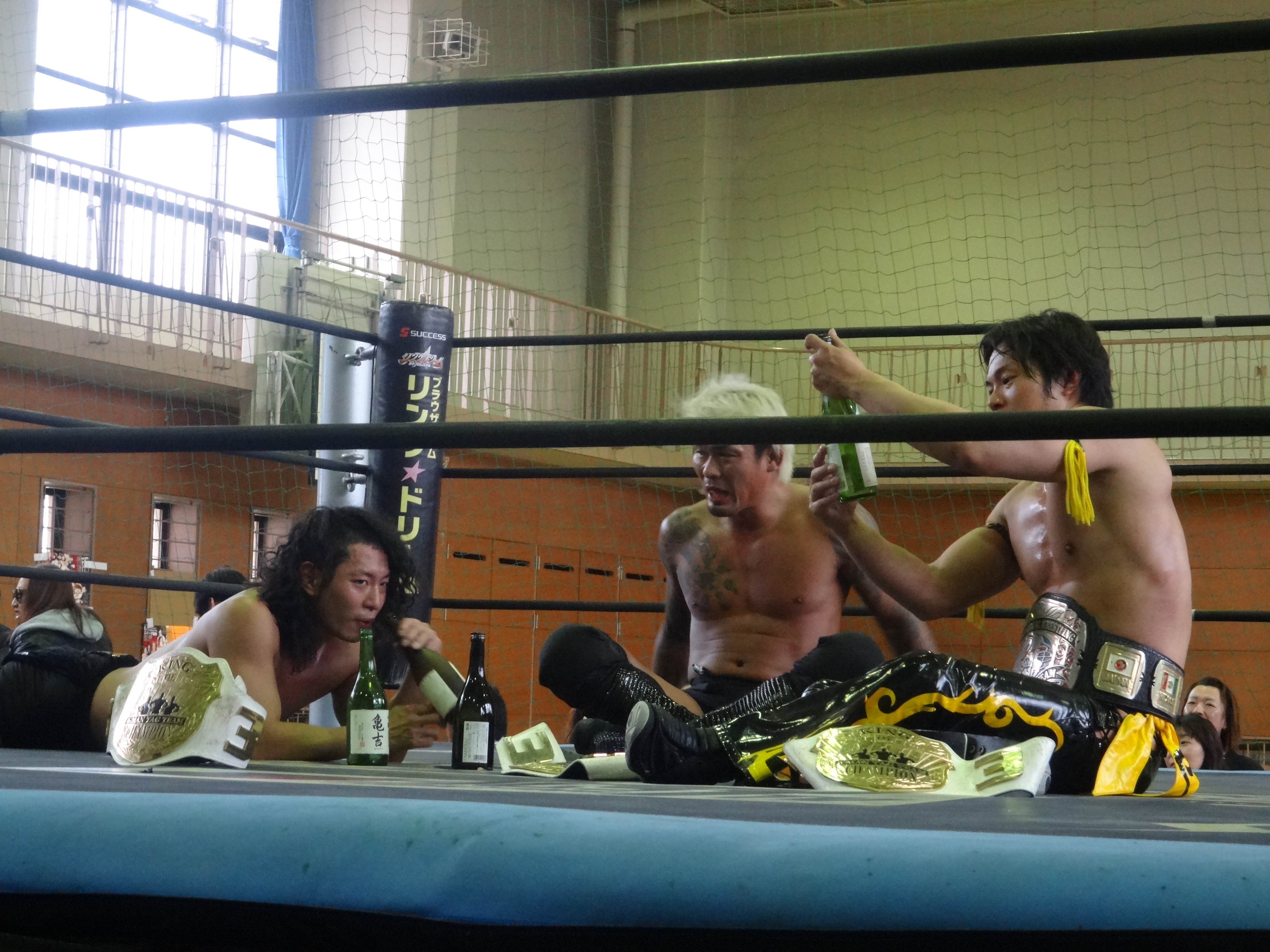แชมป์ KO-D 6-Man Tag Team กลุ่ม 酒呑童子ชูเต็น-โดจิภาษาญี่ปุ่น ในเดือนพฤษภาคม พ.ศ. 2557