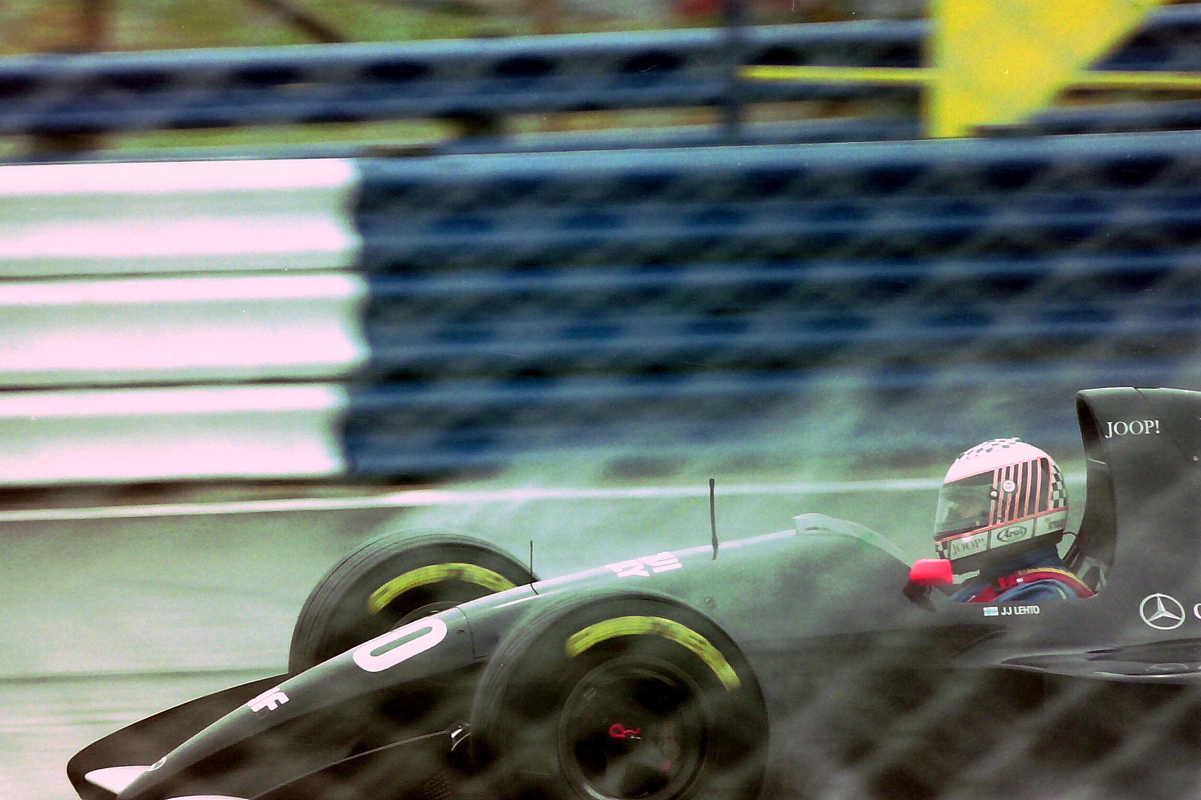 Lehto driving for Sauber at the 1993 British Grand Prix.