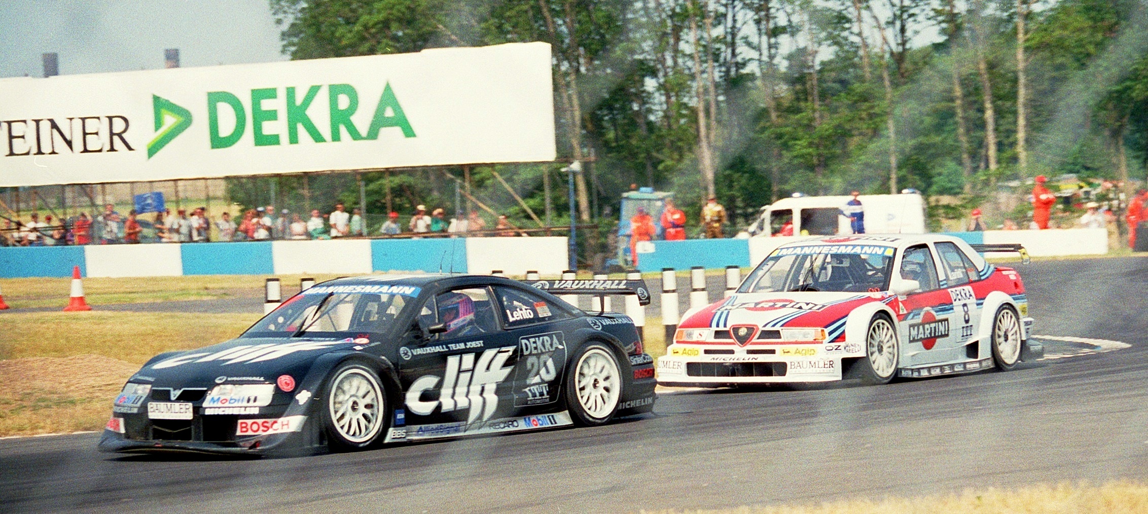 Lehto leading Nicola Larini in the Opel Calibra V6 4x4 at Donington Park, 1995.