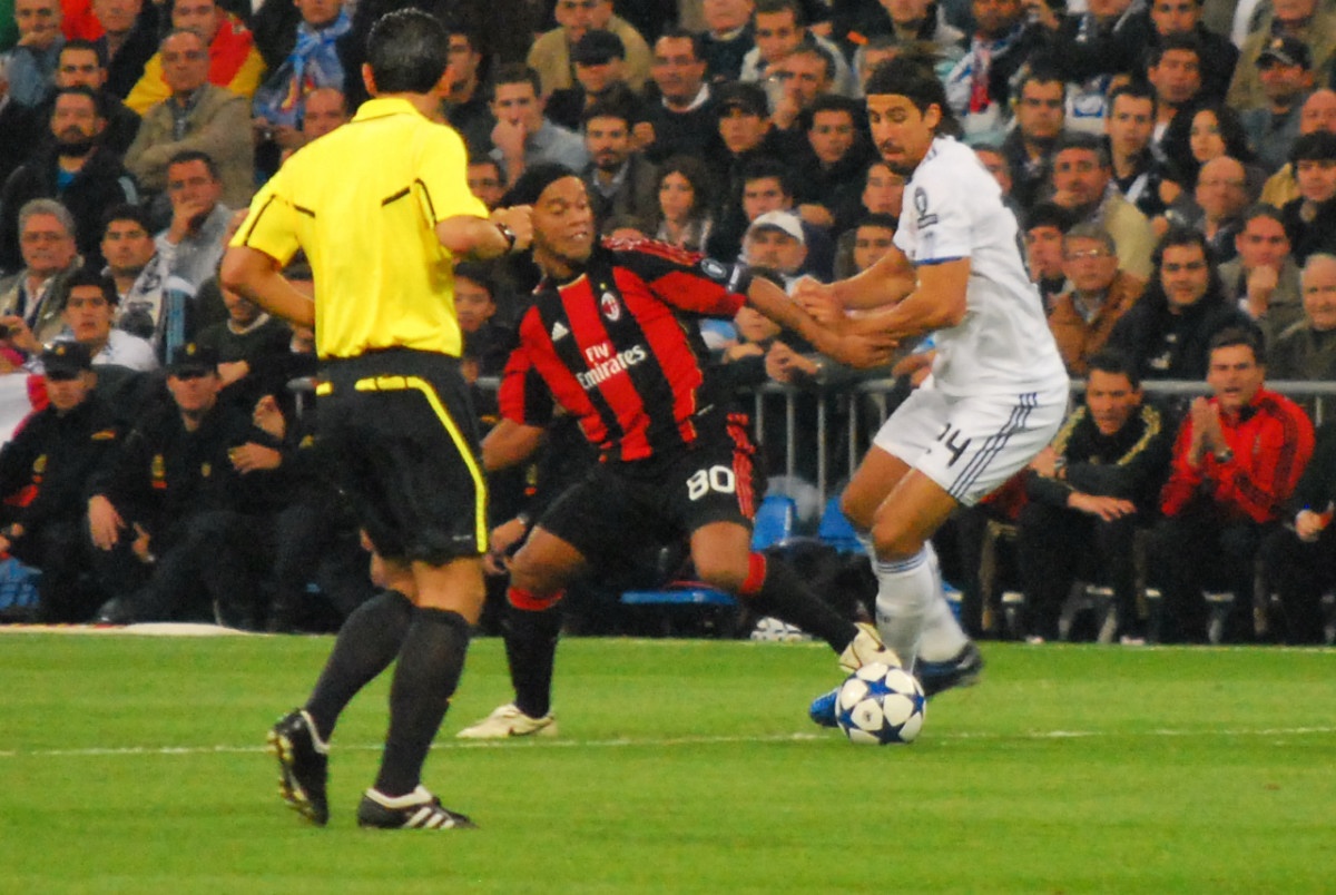 Ronaldinho được biết tới với lối đá kỹ thuật của mình.