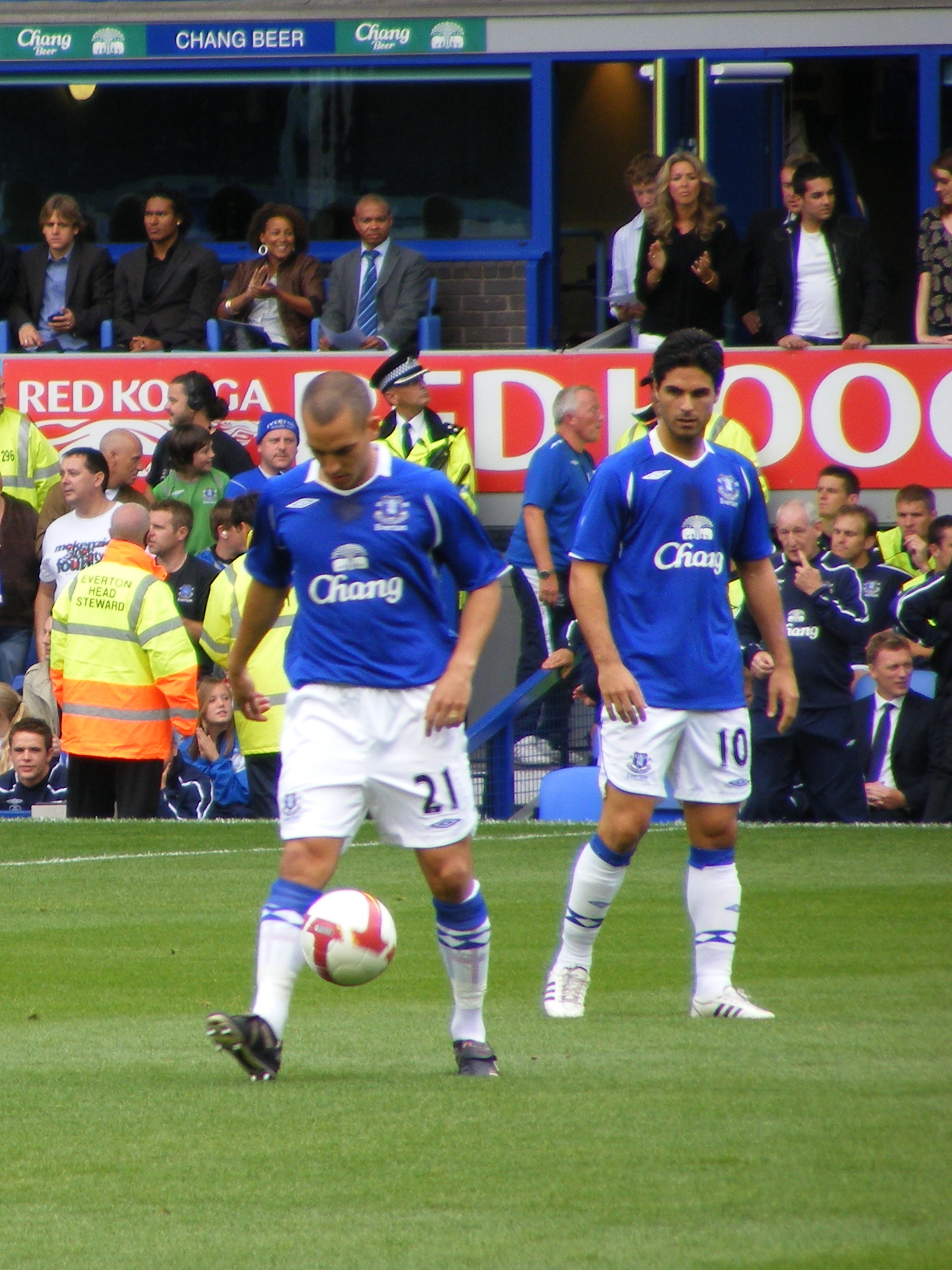 Arteta (right) playing for Everton in 2008.