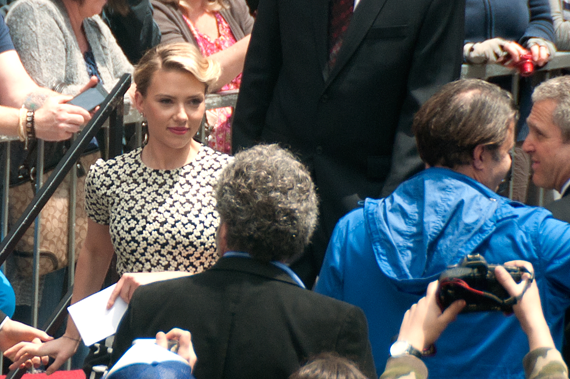 Johansson di Hollywood Walk of Fame pada tahun 2012.