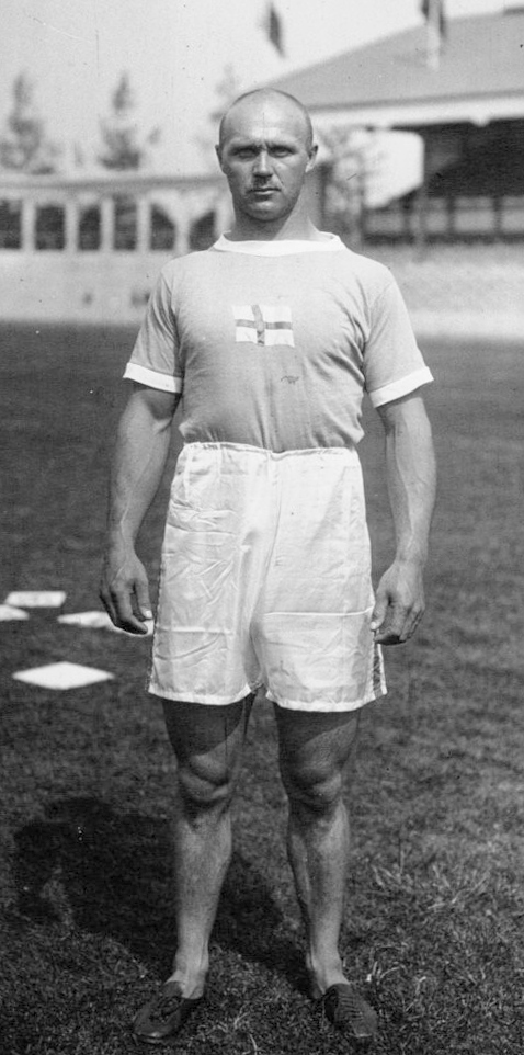 Elmer Niklander at the 1920 Summer Olympics in Antwerp, where he won gold in discus throw.