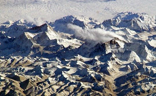 Đỉnh Everest, nơi khởi nguồn cho các hoạt động bảo vệ môi trường của Ken Noguchi.