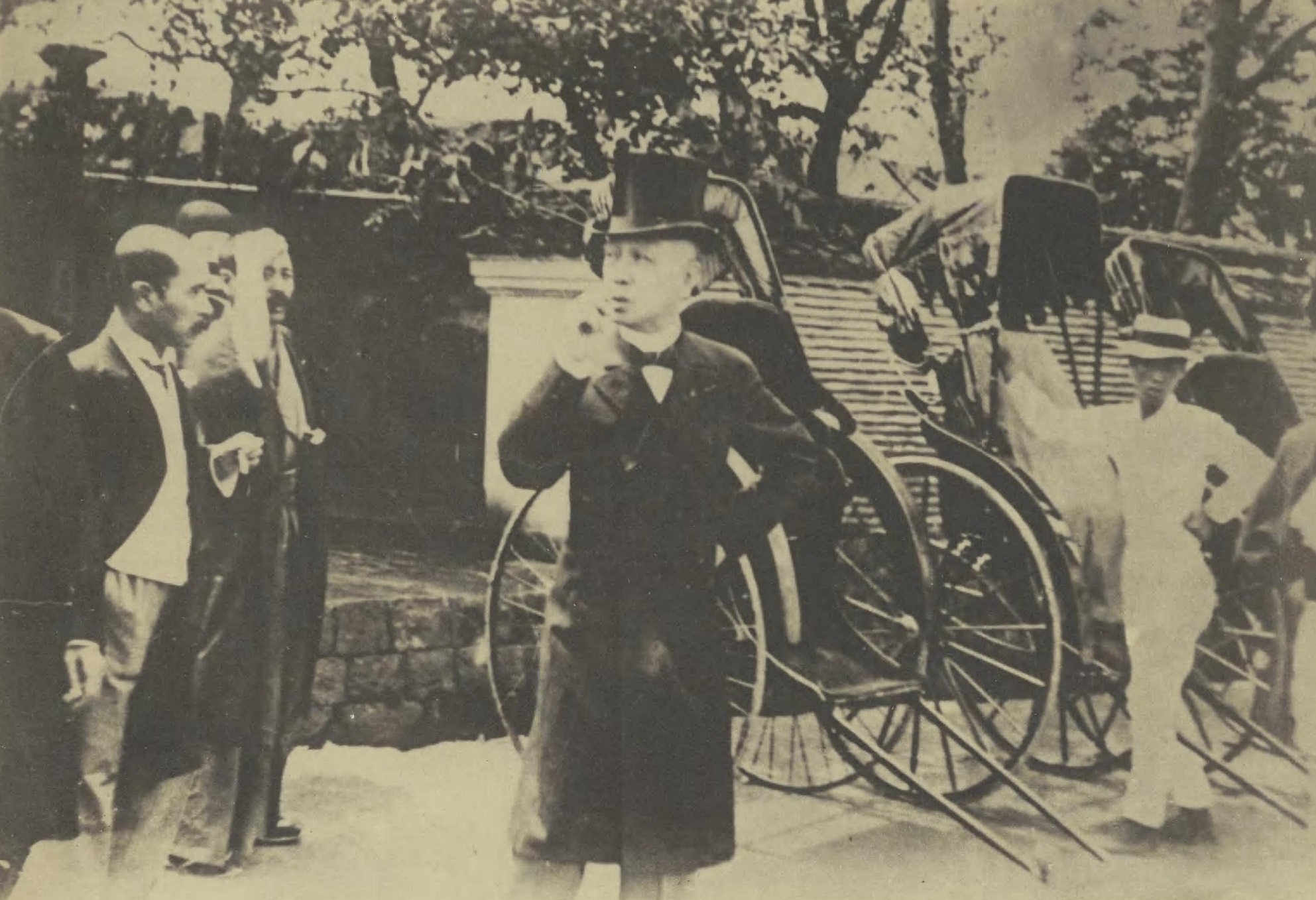 新総裁として政友会本部を訪れた西園寺(1903年7月14日)