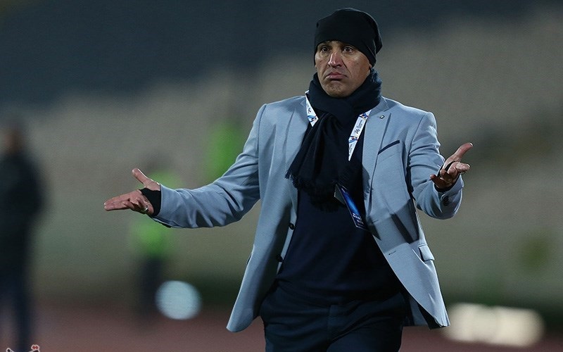 AFC 챔피언스리그에서 엘자이시 SC를 상대로 나프트 테헤란 FC를 감독하는 만수리안