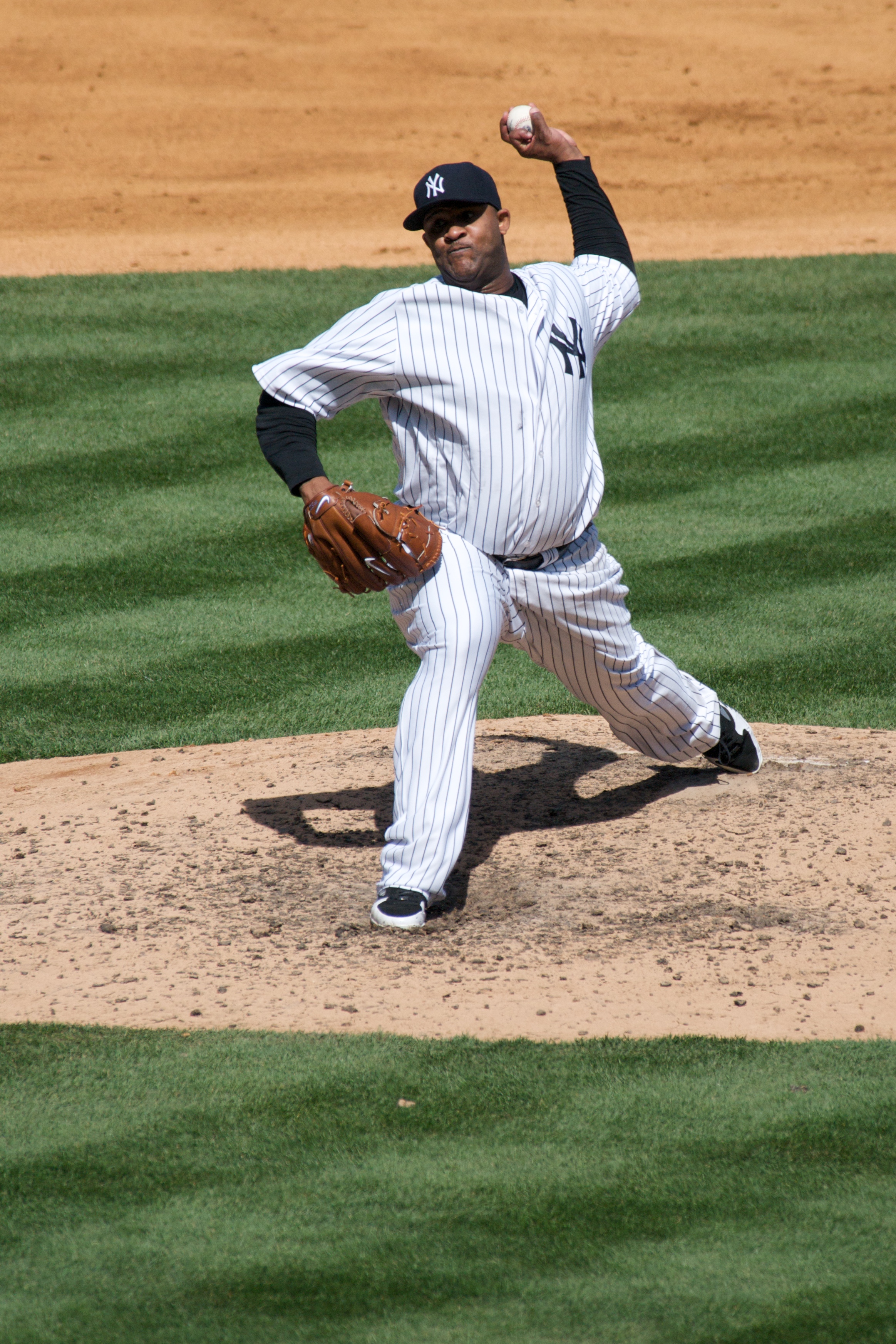 Sabathia vào tháng 4 năm 2009, thực hiện trận xuất phát sân nhà đầu tiên cho Yankees tại Sân vận động Yankee mới.