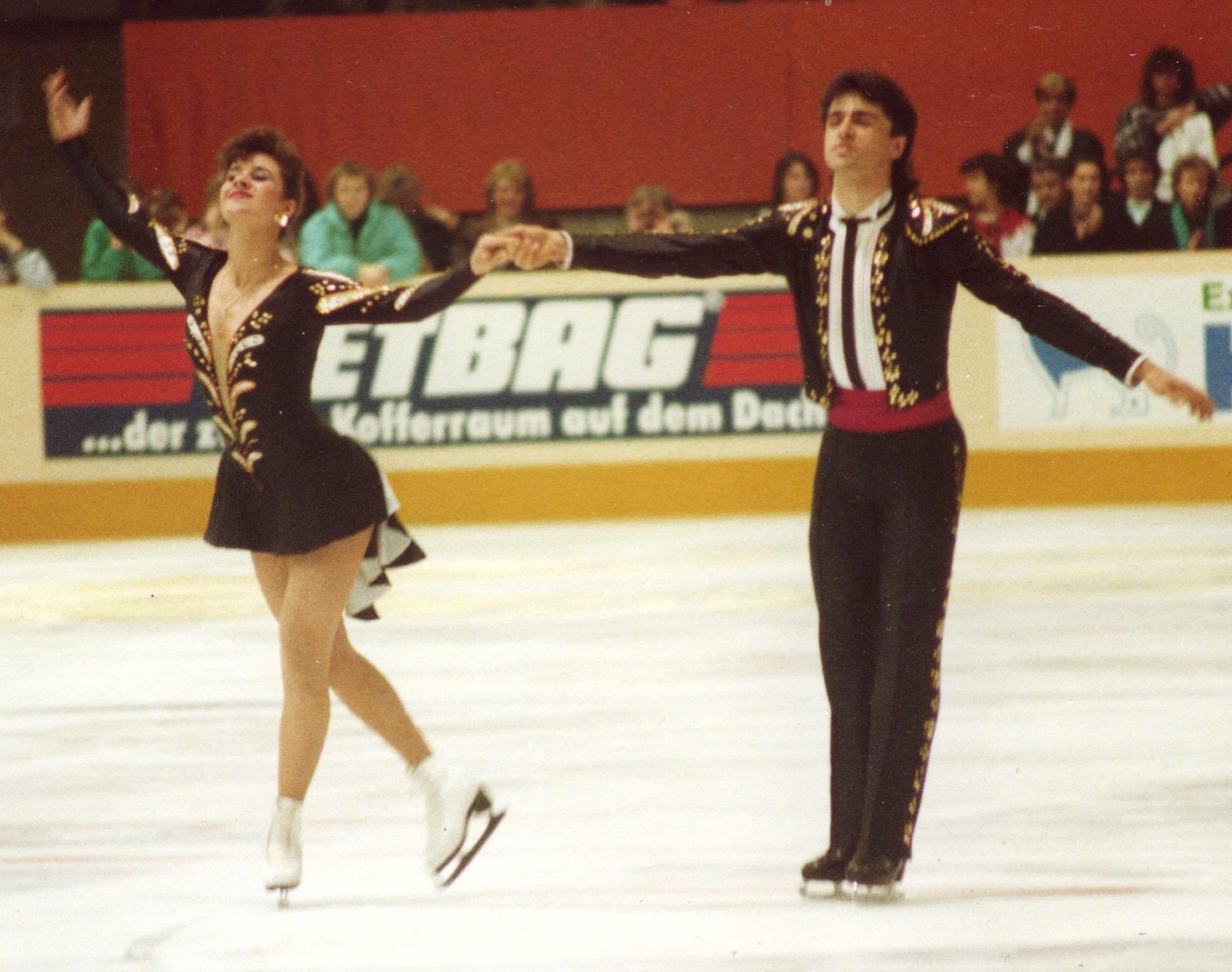 1989年のベルリンでのエキシビション中のイザベルとポール・デュシュネー兄妹。
