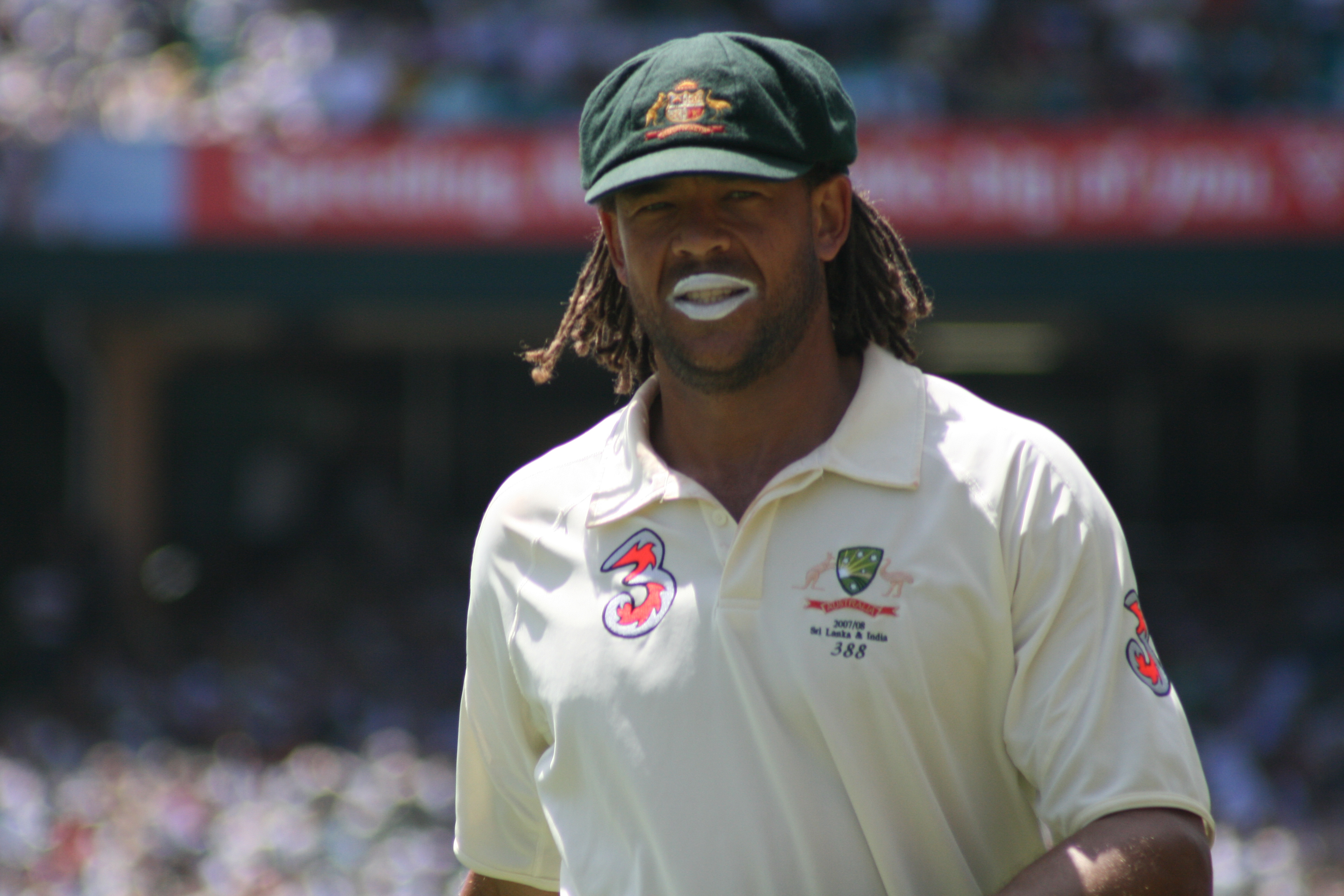 Symonds bermain untuk Australia menentang India pada tahun 2008.