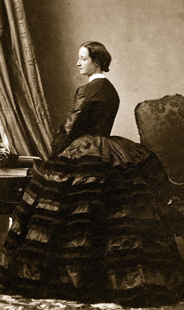 Eugénie de Montijo, adik kepada María Francisca