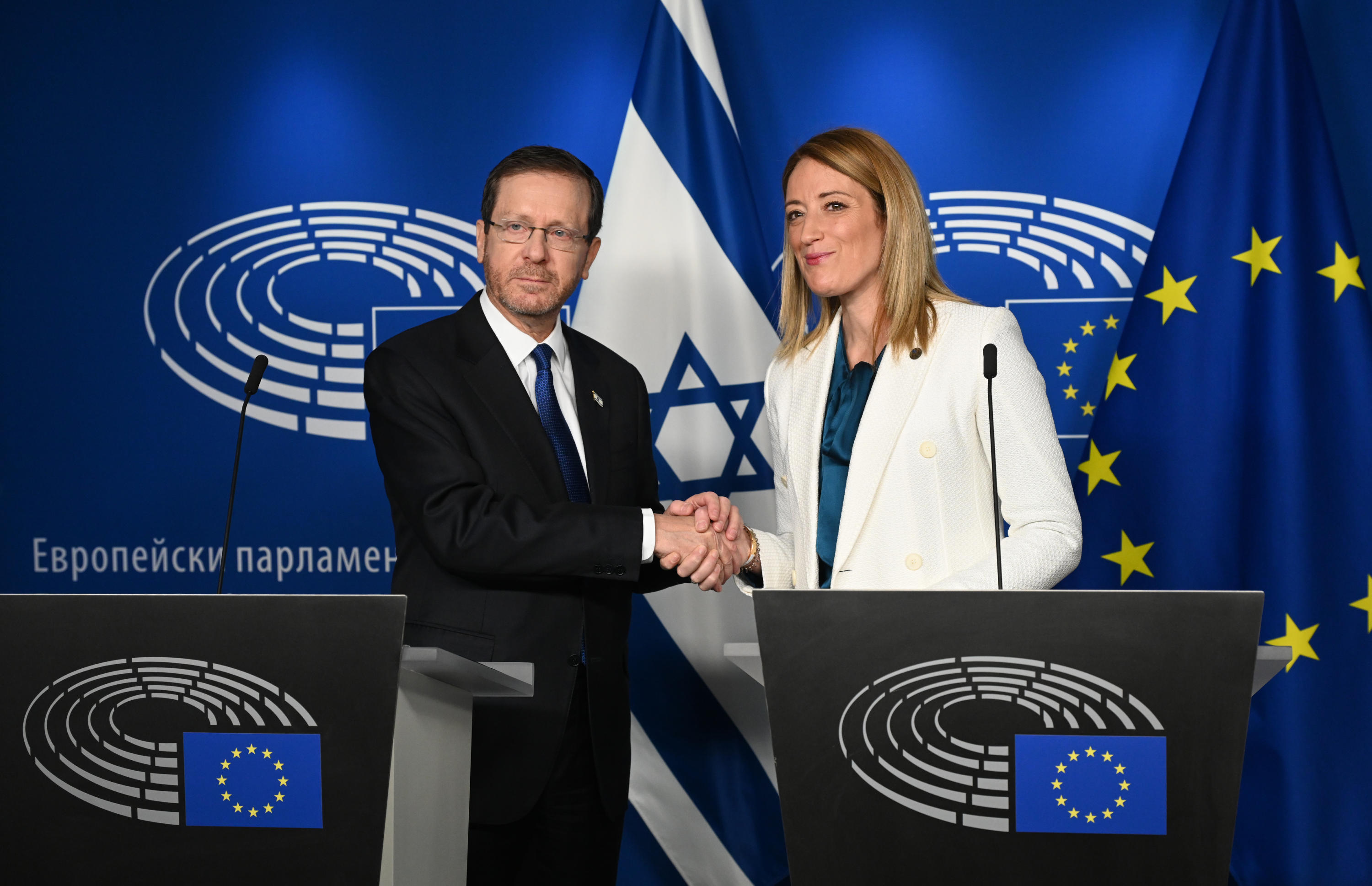 Herzog bersama Roberta Metsola, Presiden Parlimen Eropah pada 26 Januari 2023