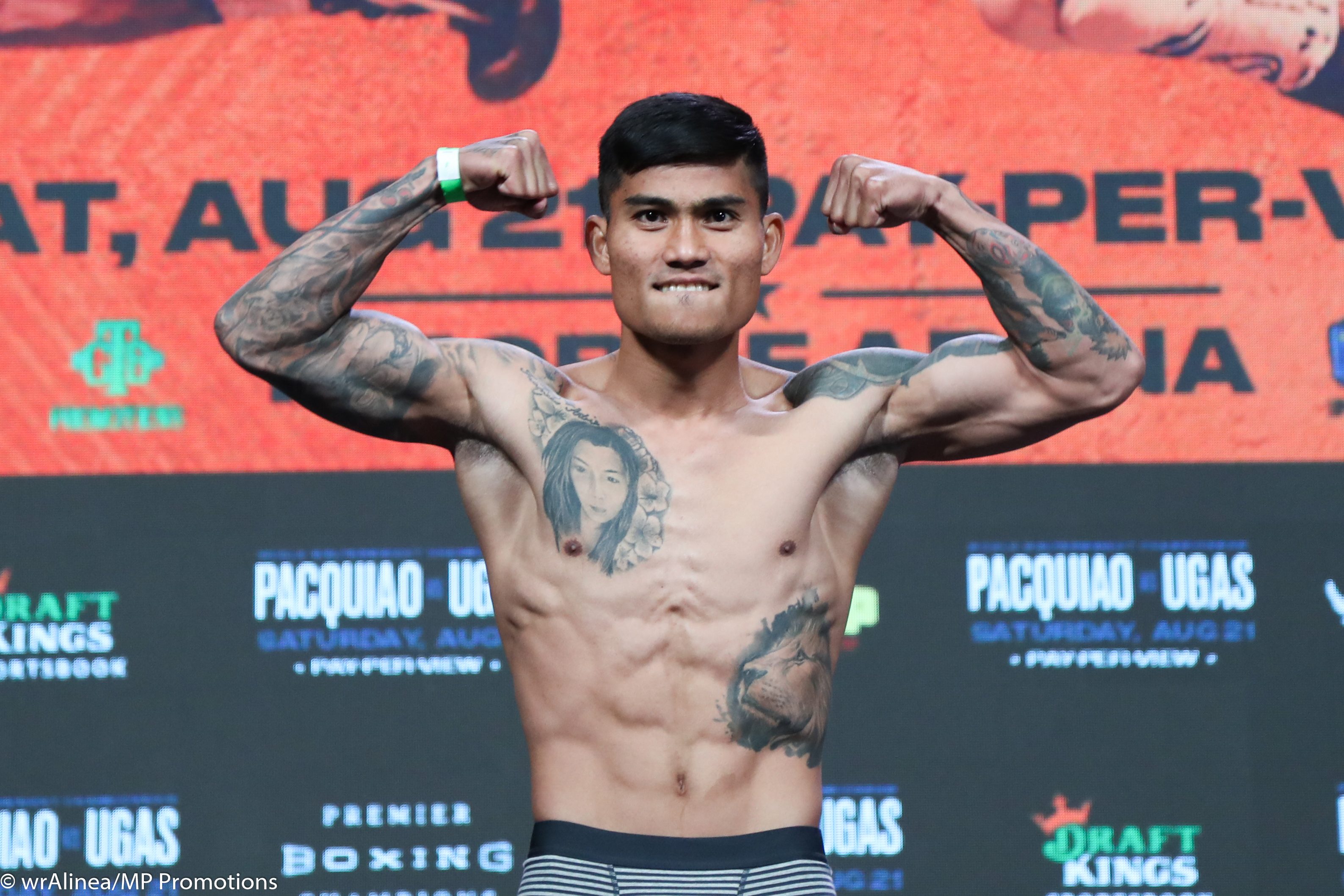 Mark Magsayo in 2021, during the WBC featherweight title eliminator against Julio Ceja.