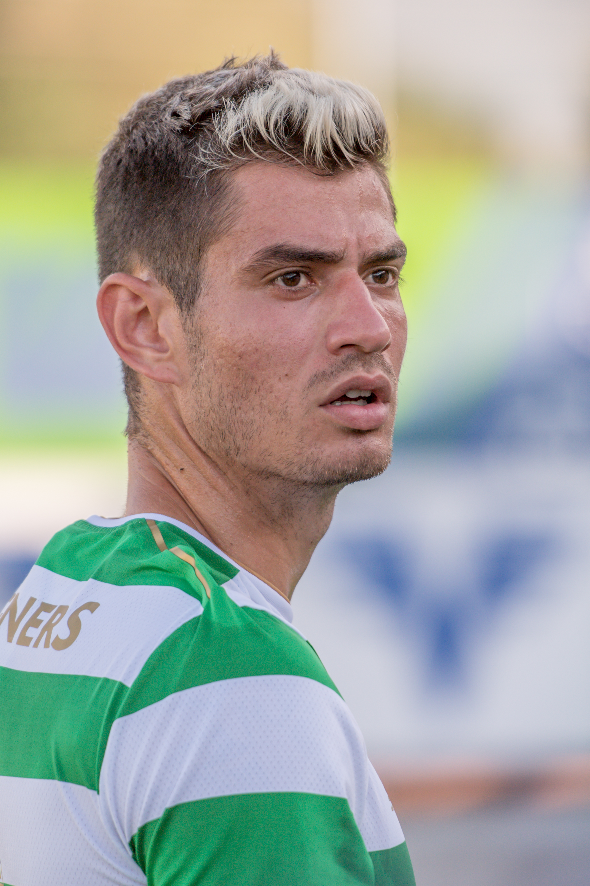 Nir Bitton playing for Celtic in 2017