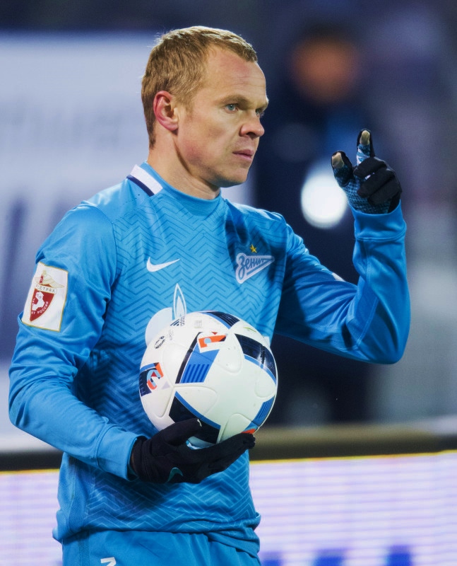 Aleksandr Anyukov saat bermain untuk Zenit pada tahun 2016.