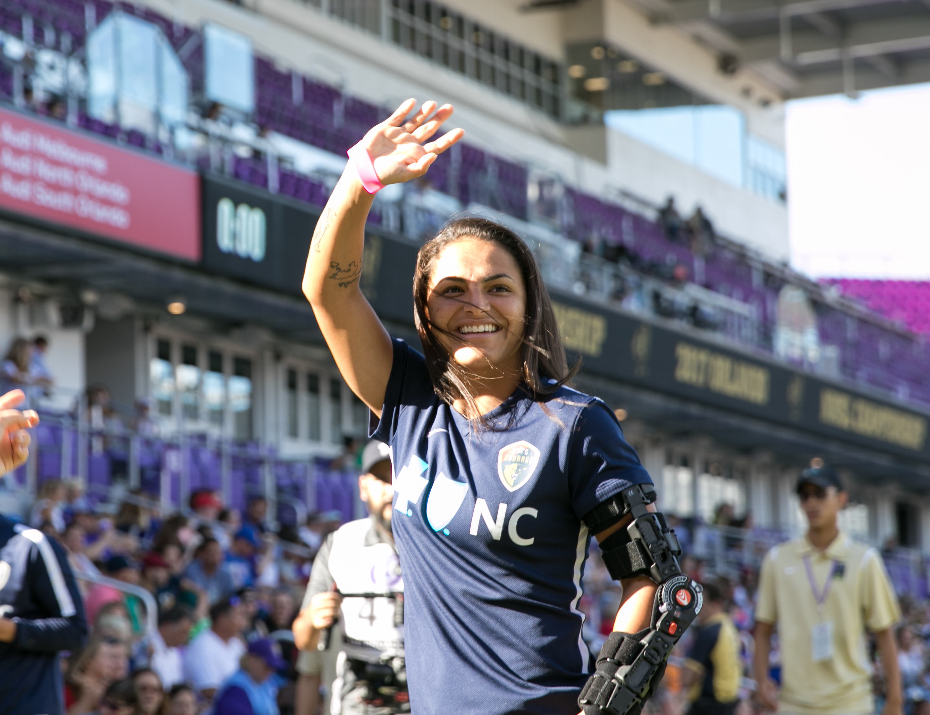 Debinha playing for the North Carolina Courage in 2017.