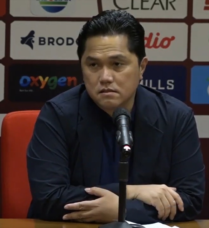 Erick Thohir in a PSSI press conference in 2023