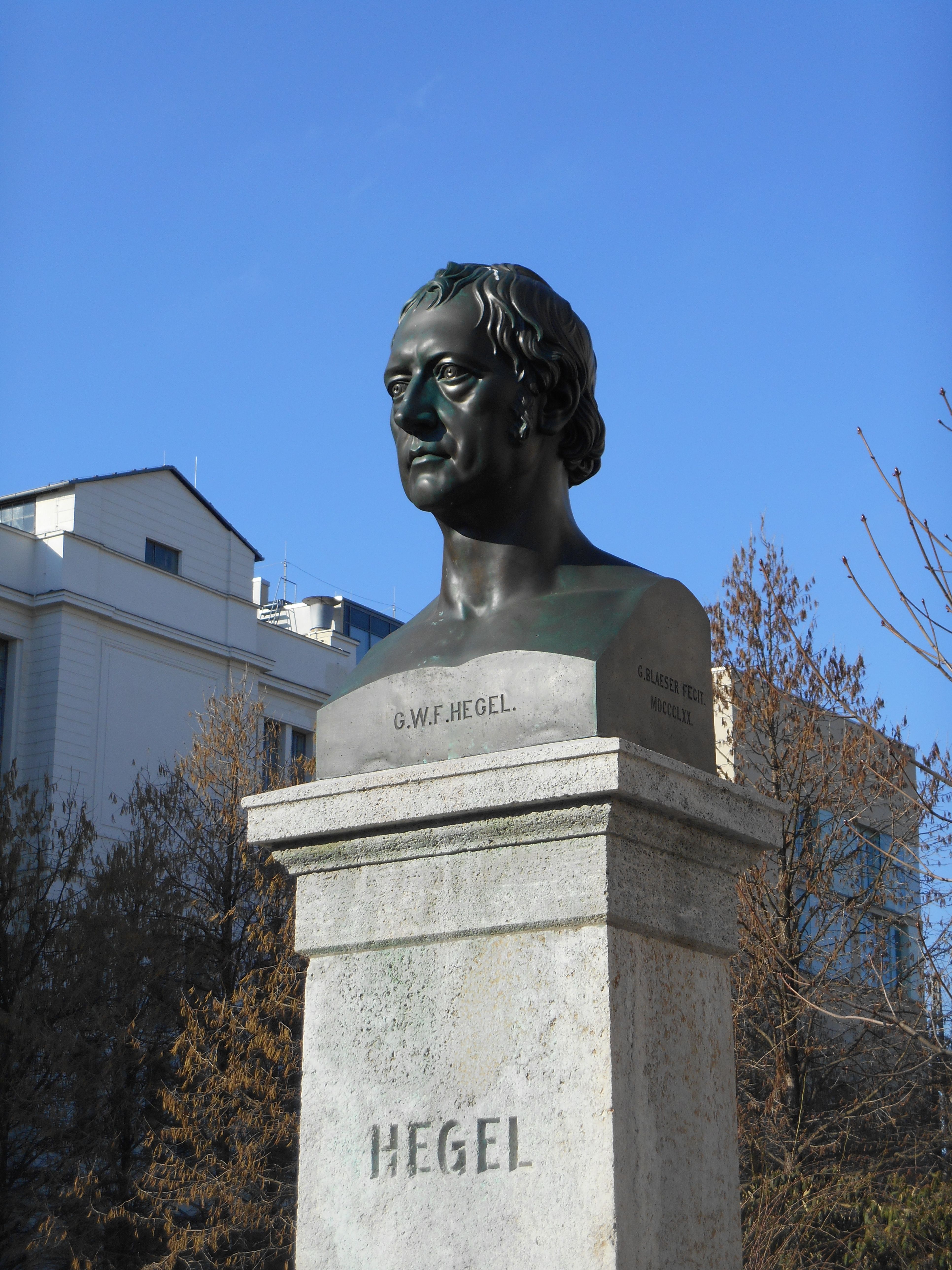 Patung dada Hegel, diukir oleh Gustav Bläser (1872), di Hegelplatz (Dorotheenstraße) di Berlin-Mitte, Berlin.