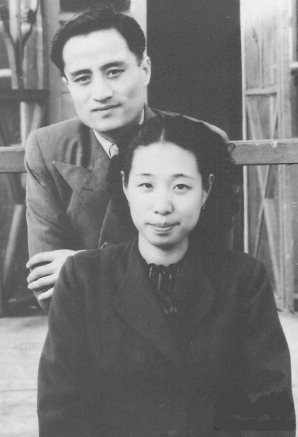 Abdulkerim Abbas with his second wife, Lü Suxin.