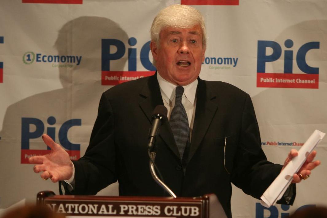 Kemp speaks at the National Press Club in 2006.