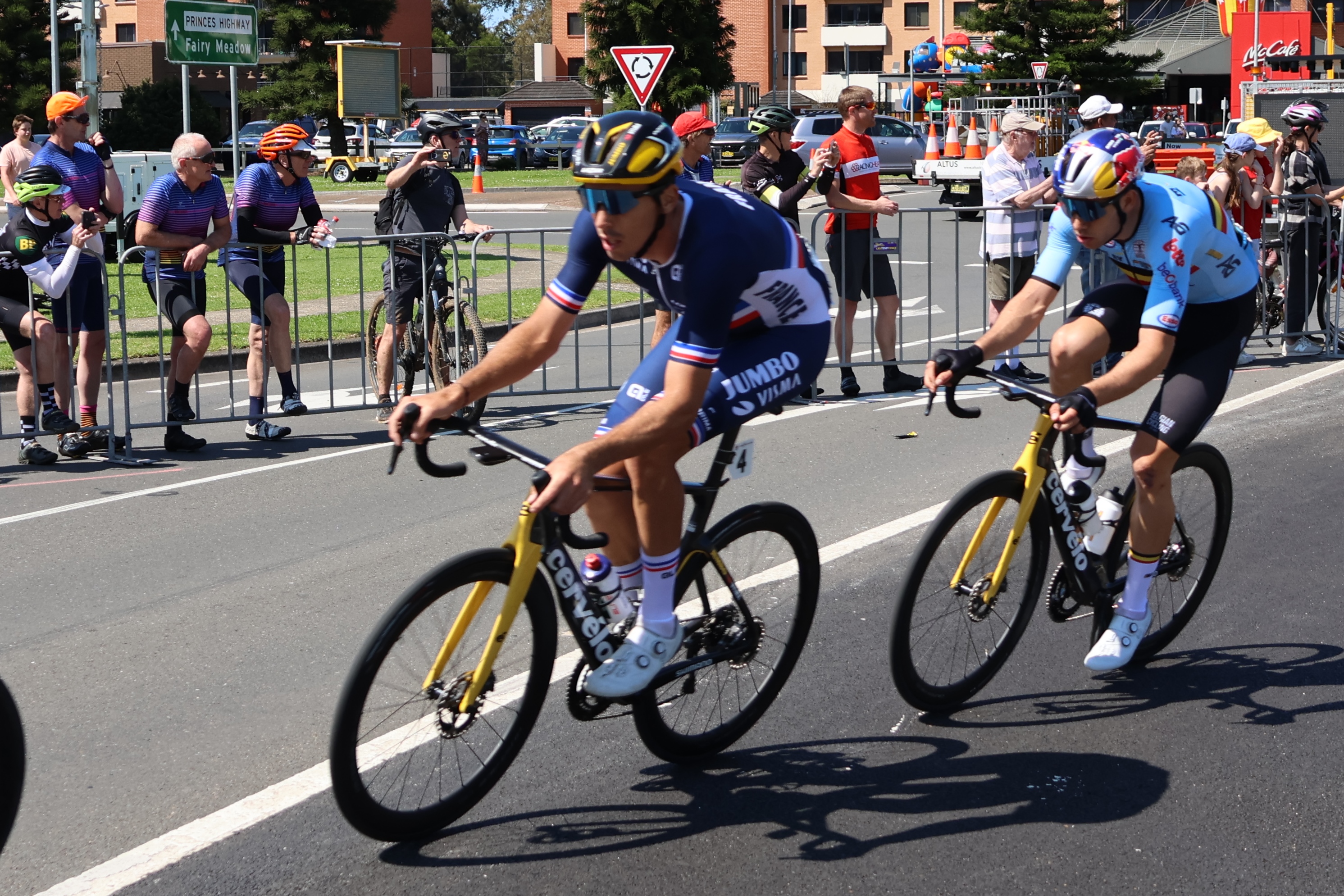 Laporte (left) won the silver medal in the road race at the 2022 UCI Road World Championships in Australia