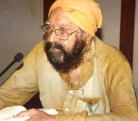 Khushwant Singh trong một buổi đọc sách ở New Delhi.