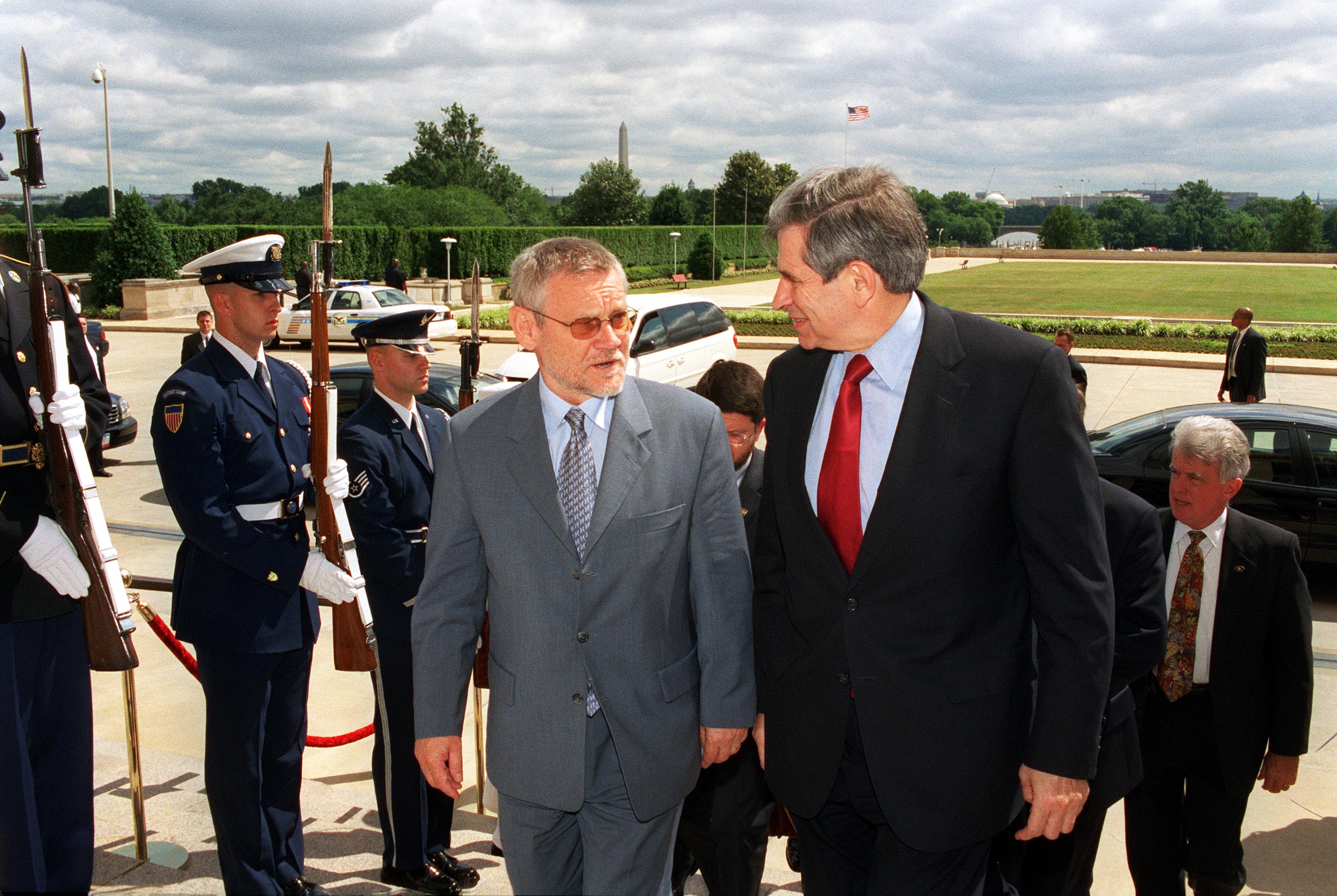 2002년 6월 7일 폴 울포위츠 미국 국방부 부장관과 라찬 총리