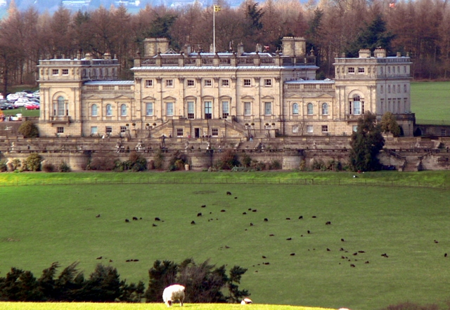 Harewood House, kediaman keluarga Lascelles tempat Marion Stein mengorganisir berbagai acara budaya.