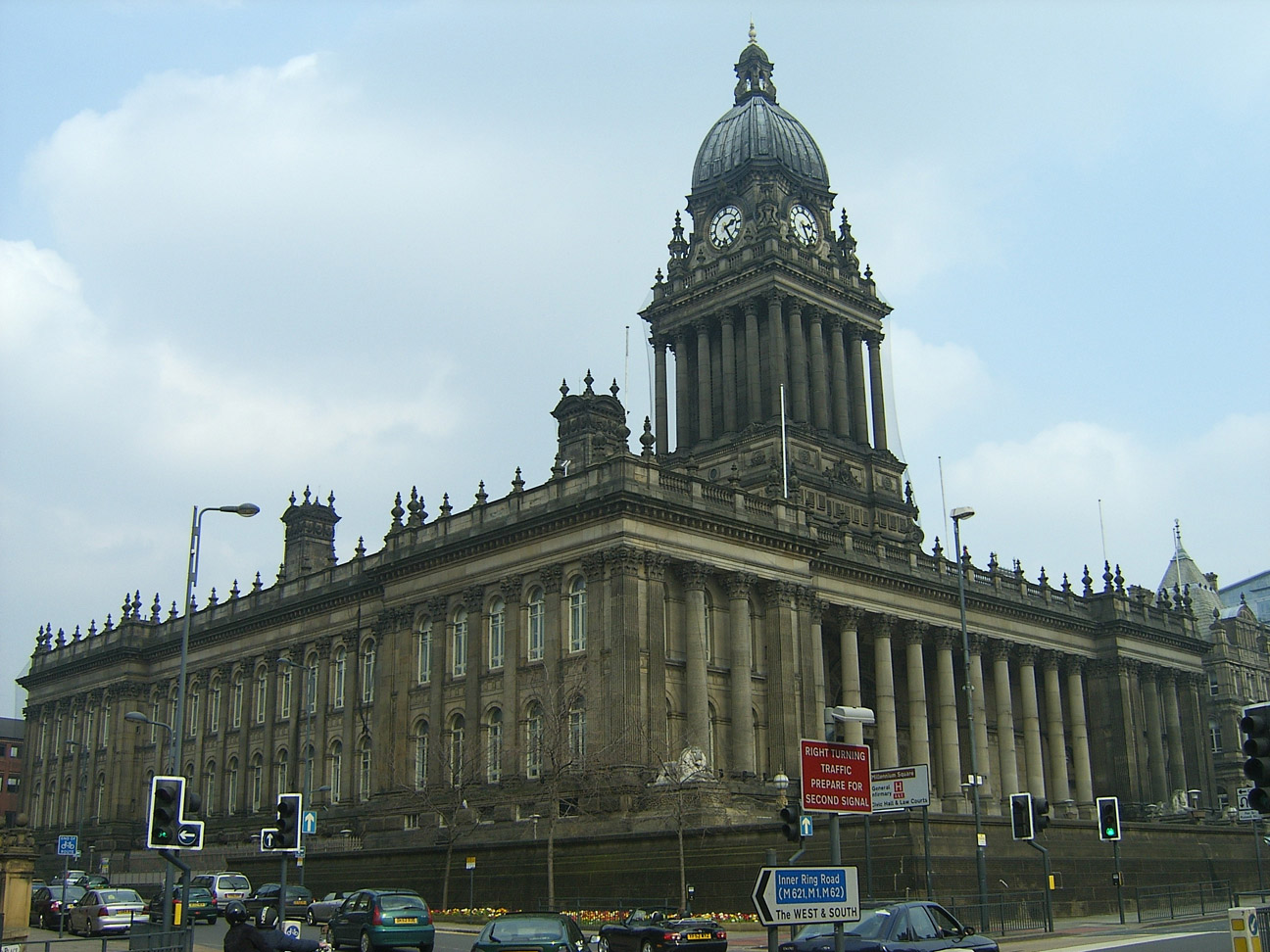 Dewan Bandar Raya Leeds, lokasi utama Pertandingan Piano Antarabangsa Leeds.