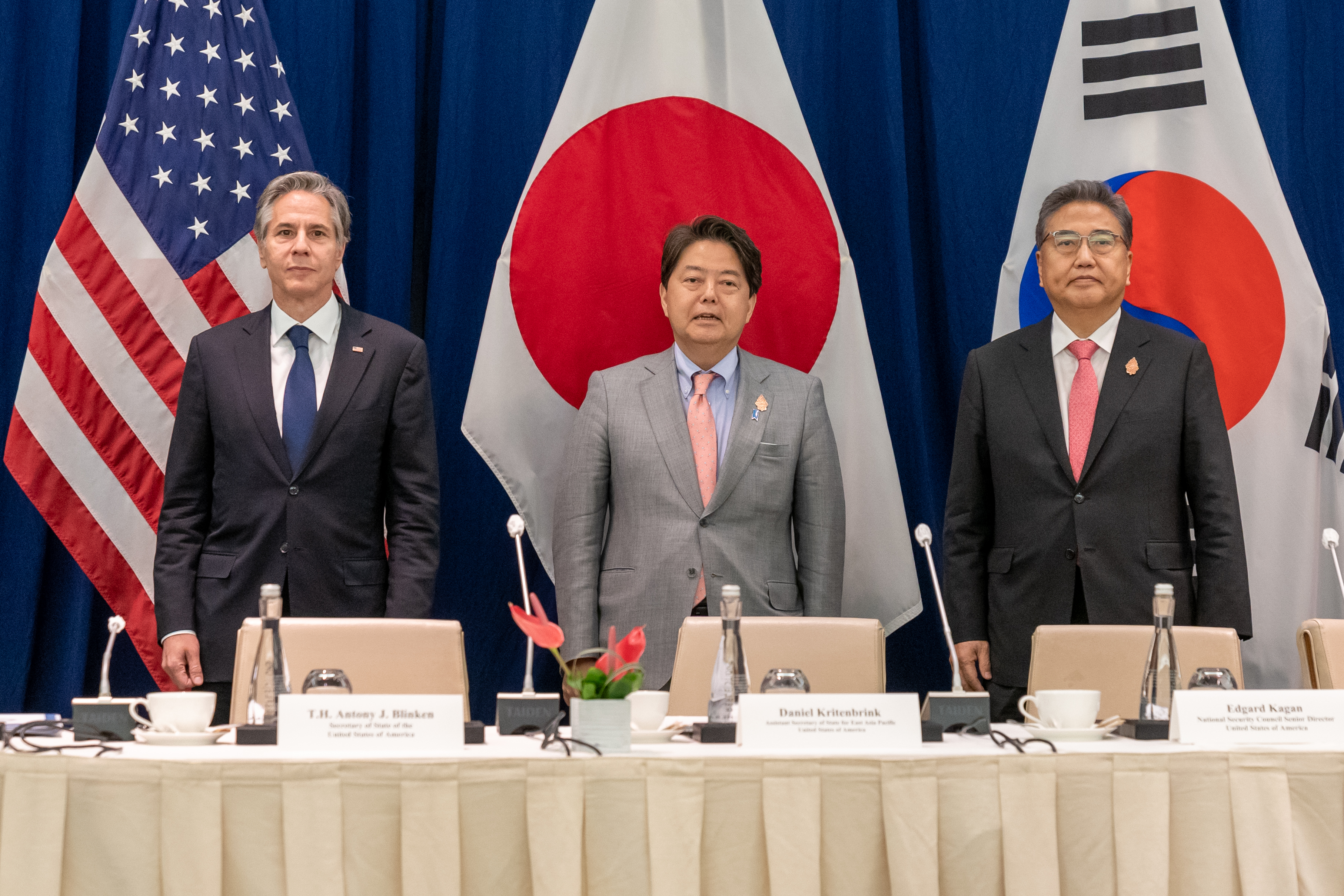 左からアントニー・ブリンケンアメリカ合衆国国務長官、林芳正外相、朴振(2022年9月22日、バリ島)