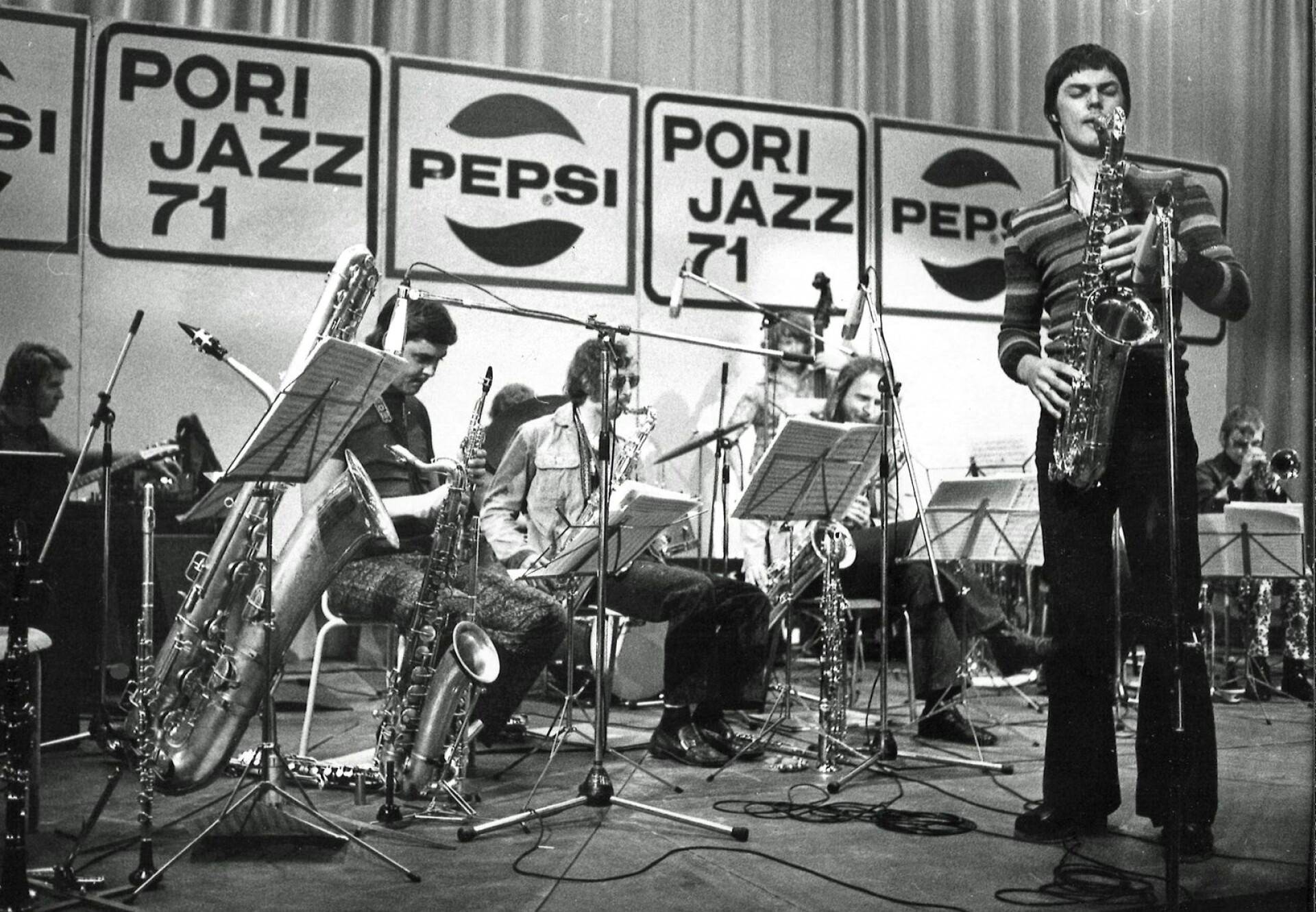1971년 포리 재즈 페스티벌에서 노르딕 빅 밴드와 함께 공연하는 얀 가르바레크
