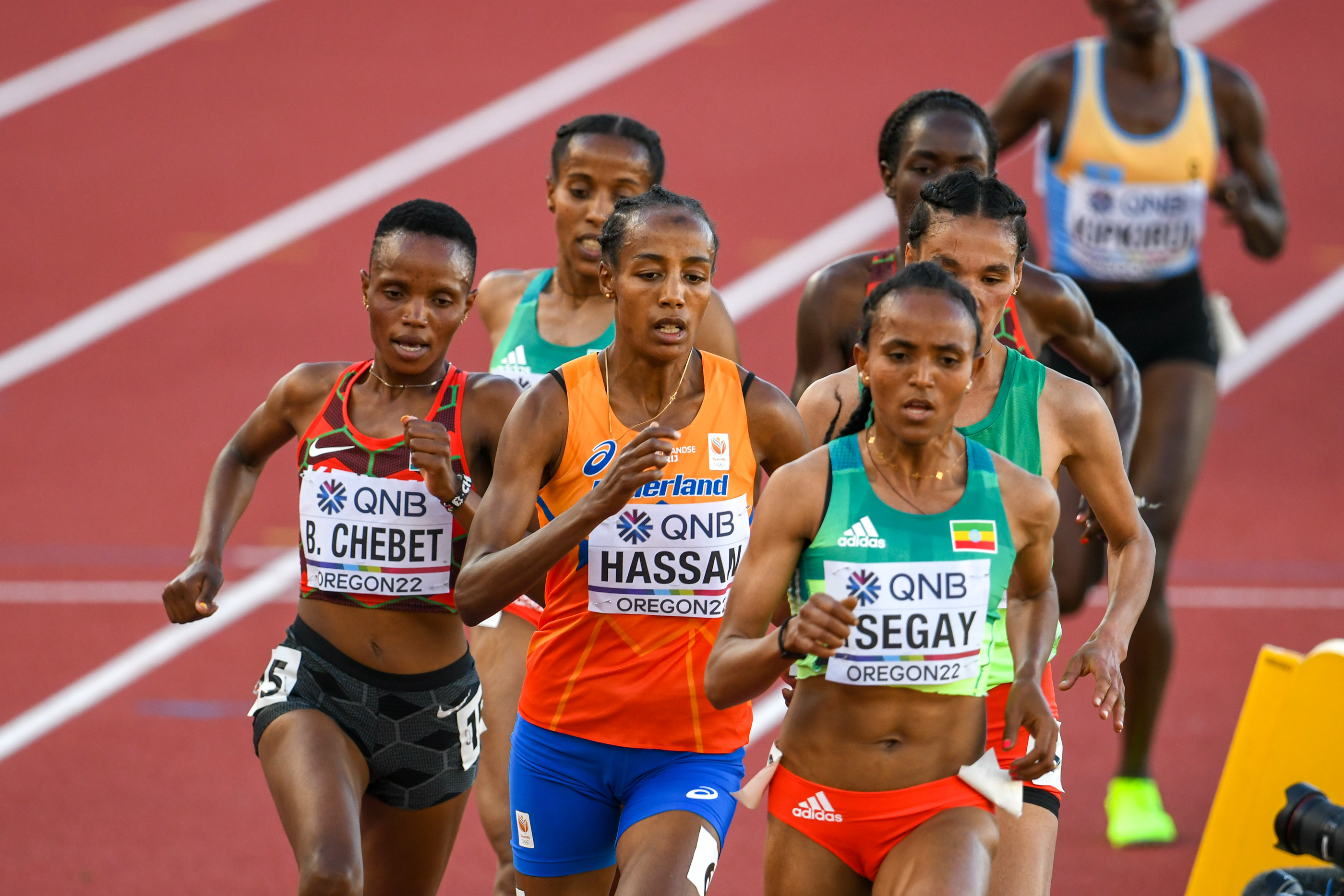Gudaf Tsegay (right, in green) leading the pack en route to her 5000m victory at the 2022 World Athletics Championships in Eugene.