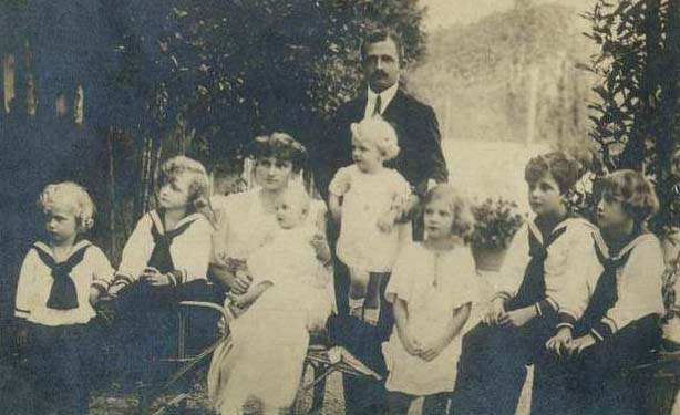 Charles and Zita with their children in exile at Herstenstein, Switzerland, 1921.