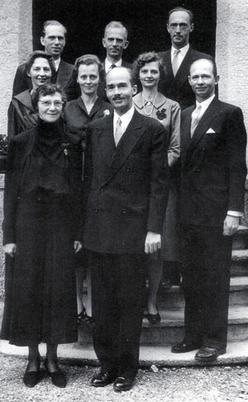 Empress Zita of Austria with her eight children. Standing in the back from left to right Archdukes Carl Ludwig, Rudolf and Robert, in the middle Archduchesses Adelheid, Elisabeth and Charlotte with Archduke Felix, in the forefront Empress Zita and Archduke Otto, 1962.