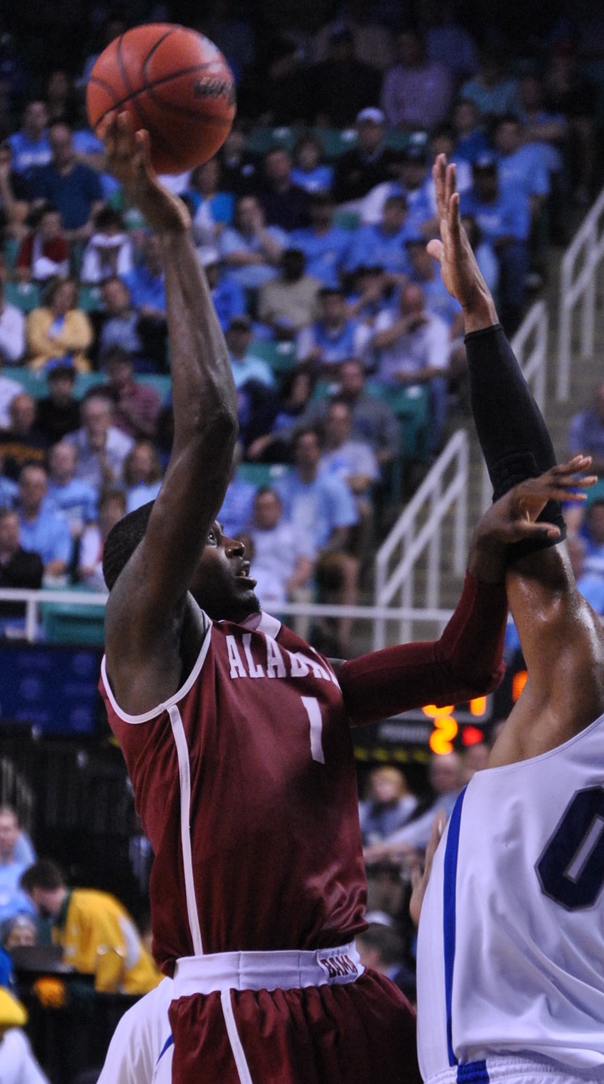 크레이튼 대학교와의 경기 중 자마이컬 그린