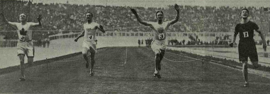 1908년 런던 올림픽 100미터 달리기에서 우승하는 레지날드 에드가 워커