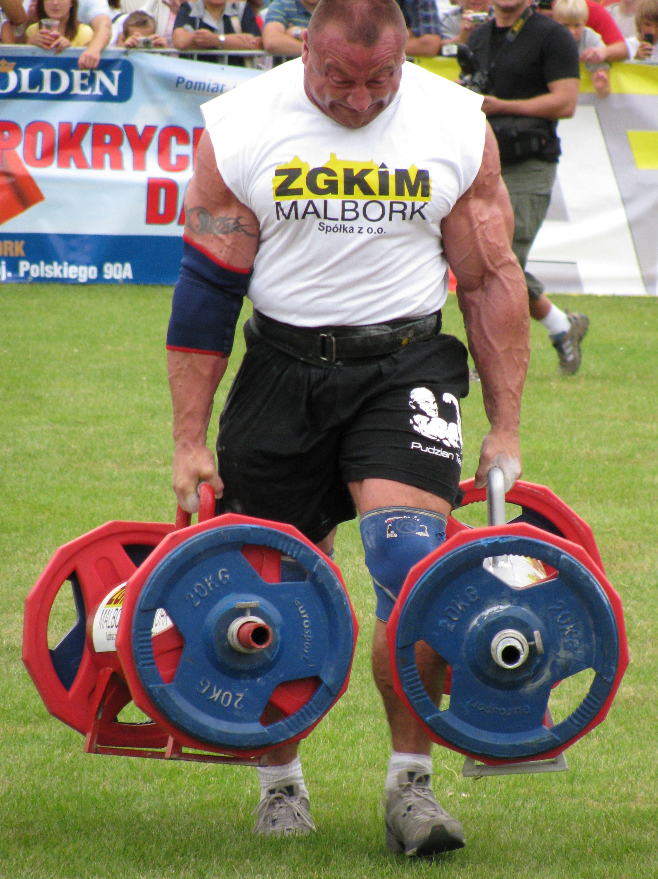 Pudzianowski performing the farmer's walk during a strongman competition in 2000.