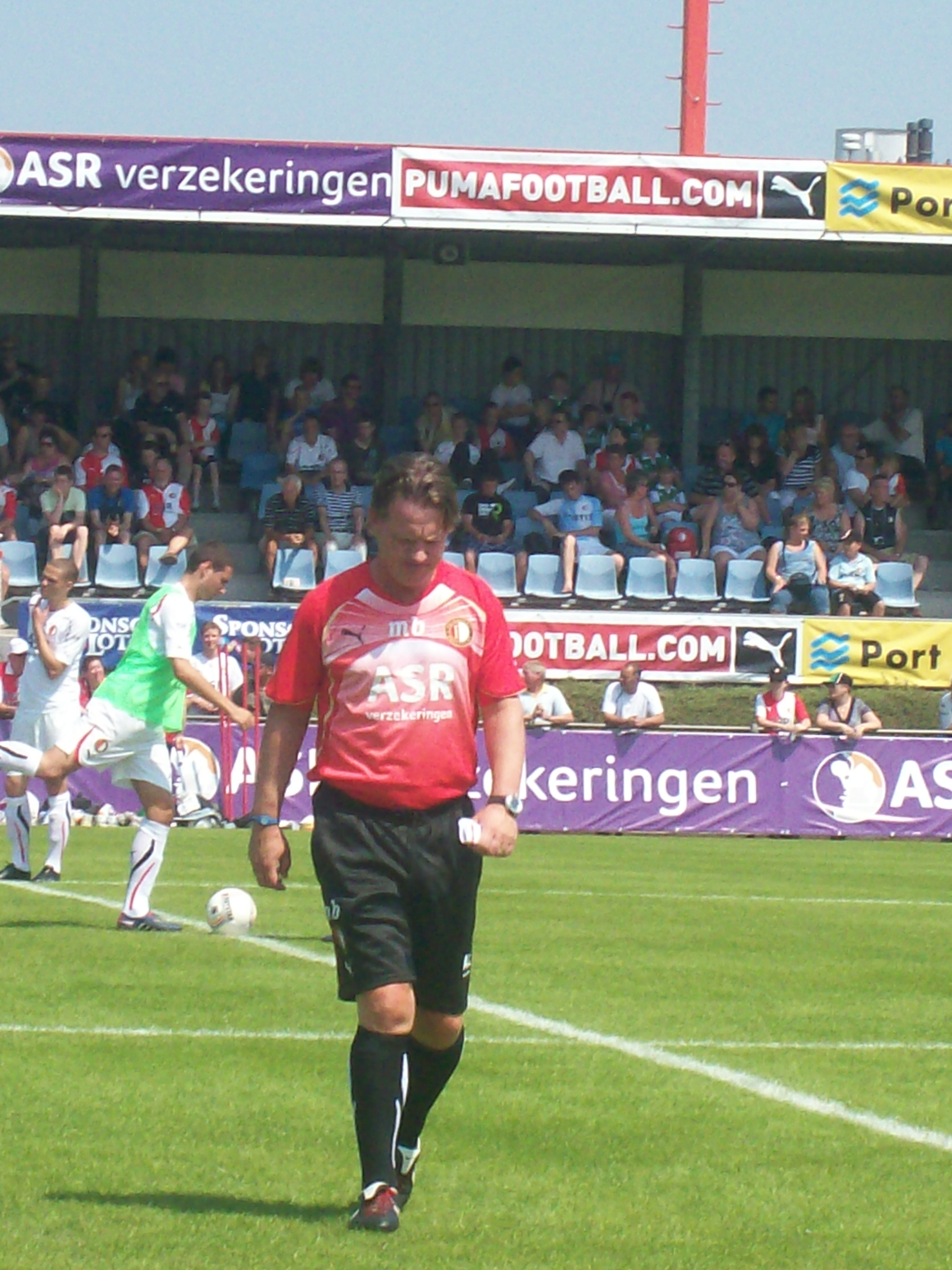 Mario Been during his first training session as Feyenoord manager.