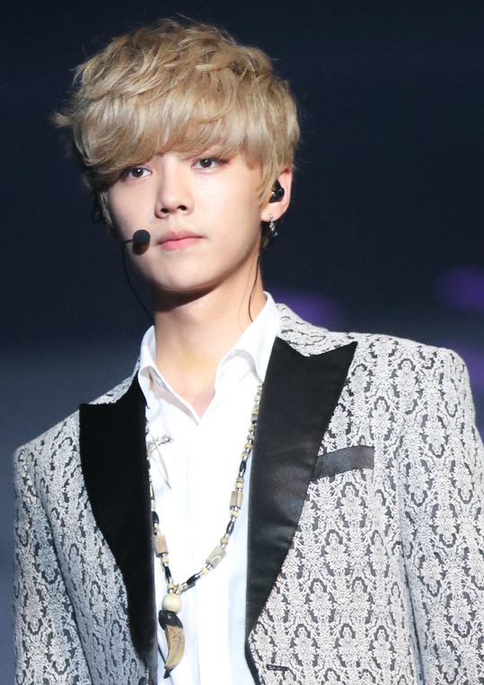 ลู่หานในคอนเสิร์ต EXO Lost Planet ที่สิงคโปร์ เมื่อวันที่ 23 สิงหาคม ค.ศ. 2014