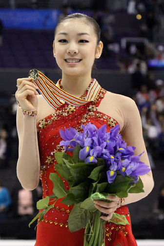 Kim dengan medali emasnya di Kejuaraan Dunia Seluncur Indah 2009.