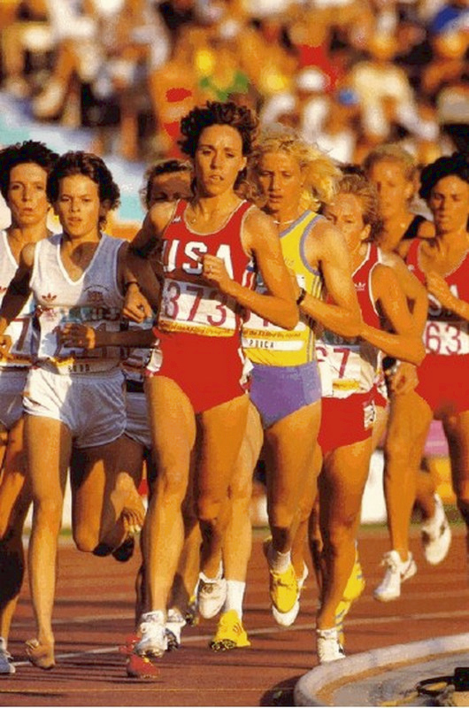 Budd (barefoot), Decker, and Puică leading the 3000 metres race at the 1984 Olympics