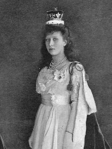 Princess Mary wearing her coronet in 1911 for her parents' coronation.